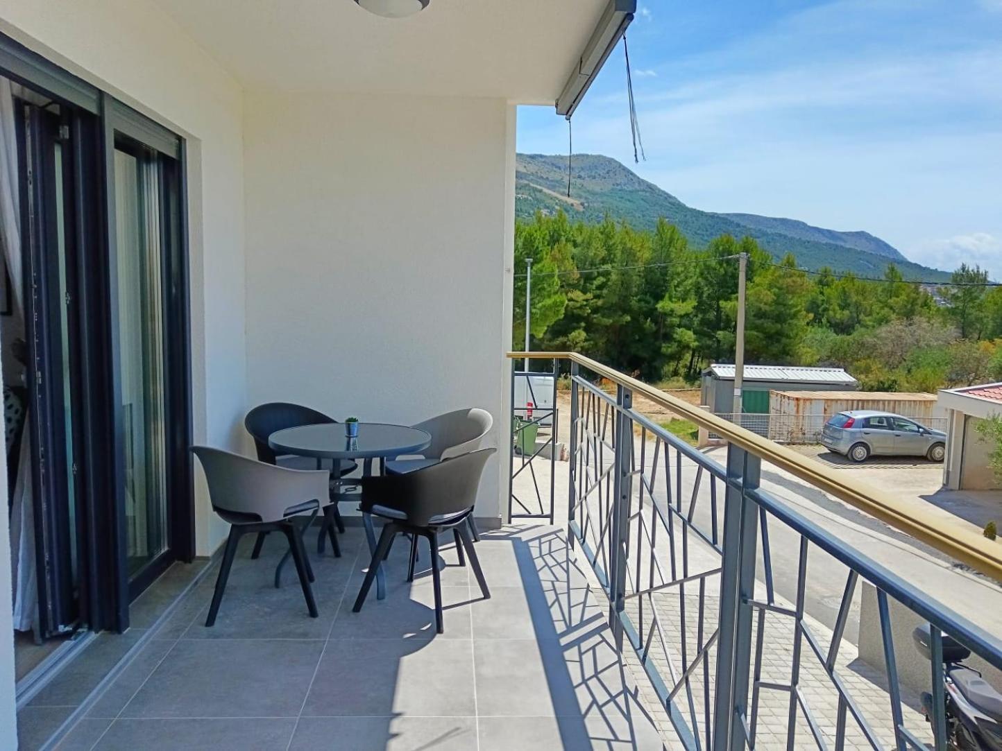 Dissy Split Apartment Podstrana