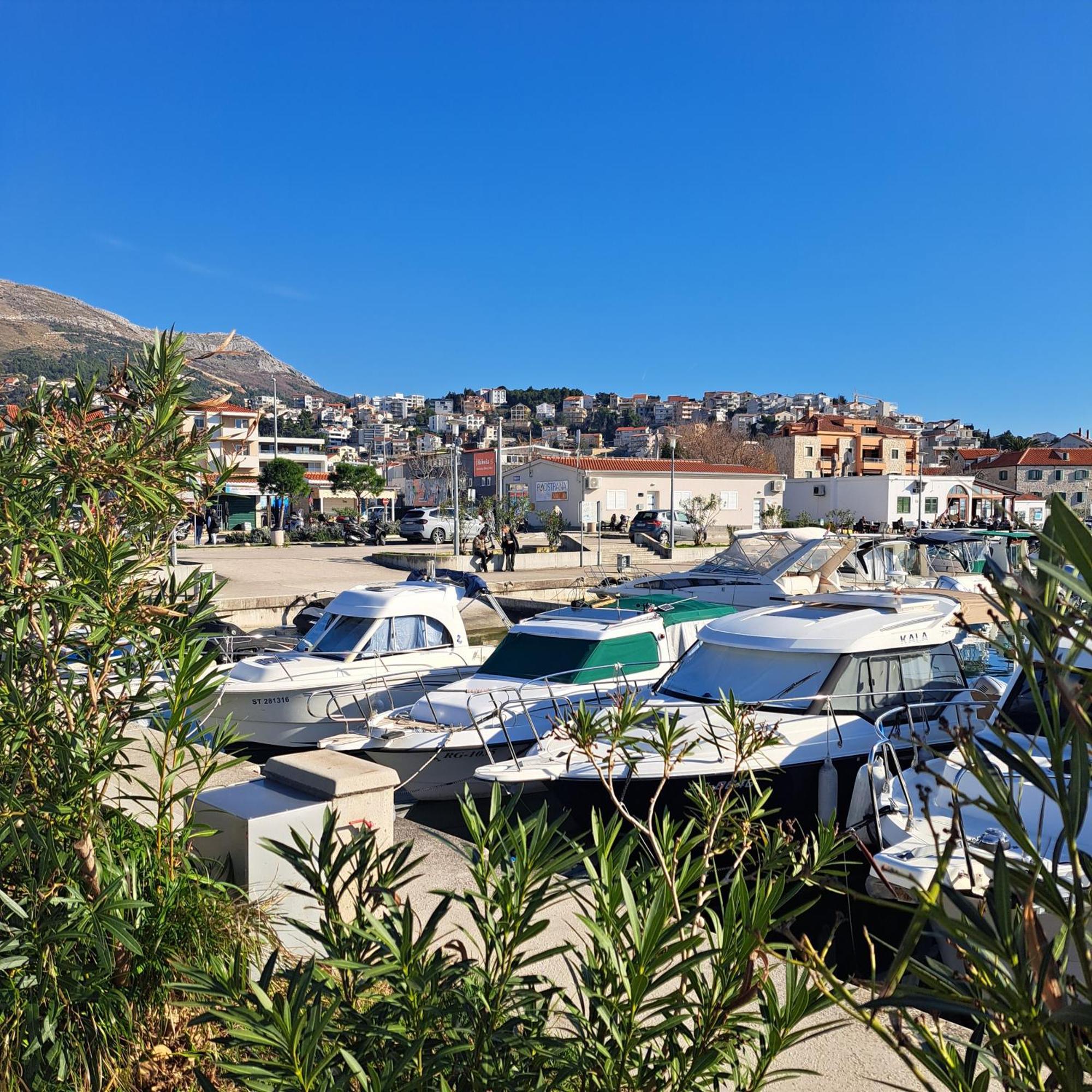 Dissy Split Apartment Podstrana